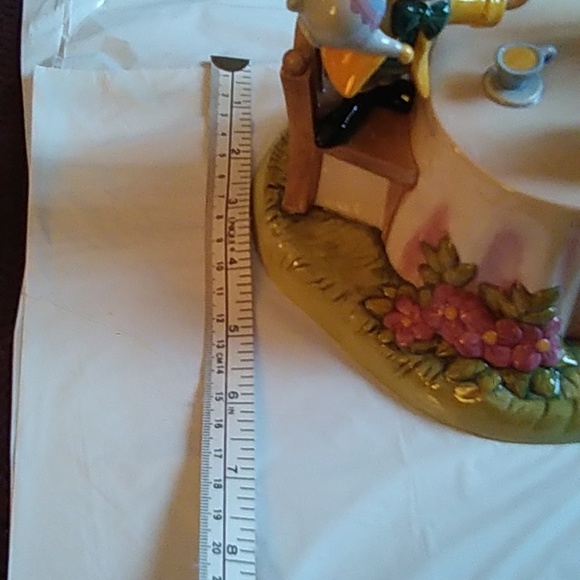 Walt Disney's Royal Dolton, Mad Hatter's Tea Party - Picture 11 of 13